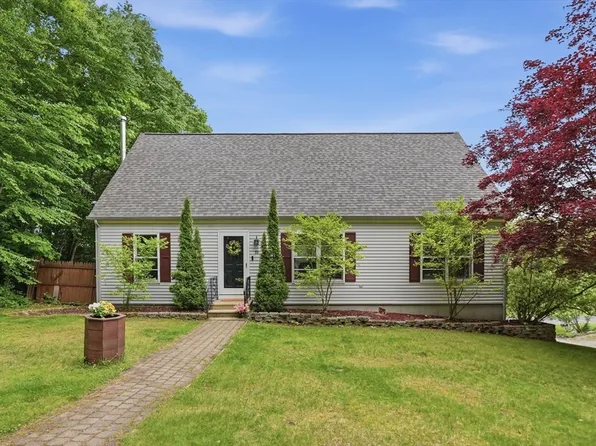 23 Oakmont St, Webster, MA 01570