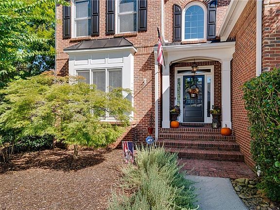 4th image of 2058 Walnut Creek Ln NW