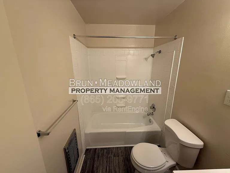 3813 Woodlake Dr NE — Photo 20
