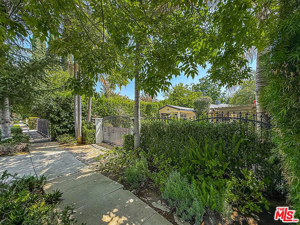 5236 Lennox Ave, Van Nuys, CA 91401 | MLS #26844893 | Zillow