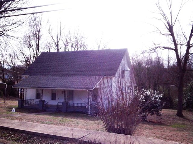 2nd image of 607 N Mountain St