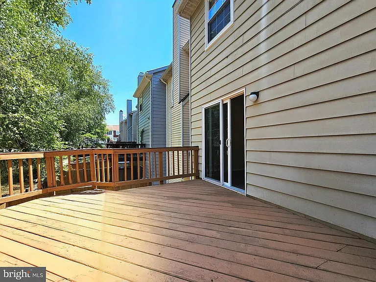 8561 Southlawn Ct — Photo 10