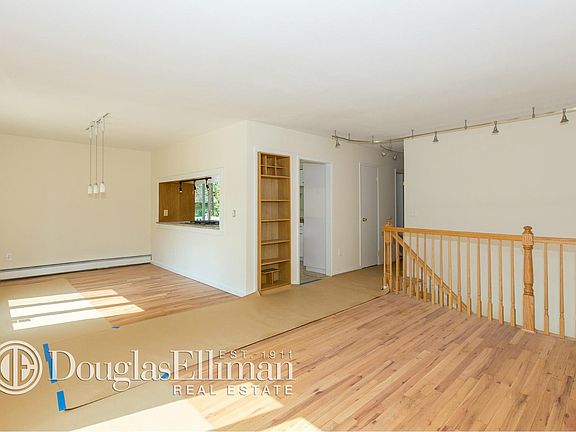 5th image of 19 Beverly Ct