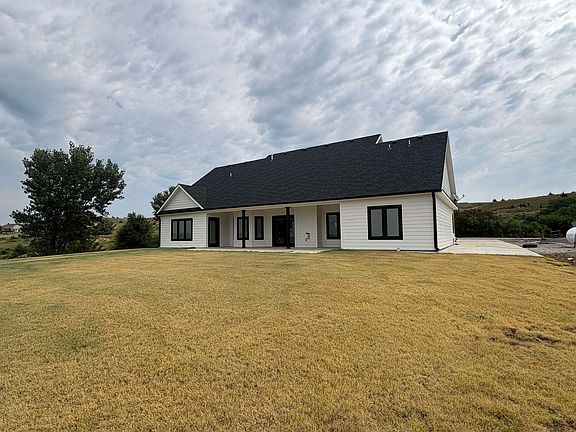 4th image of 121 Lighthouse Cir