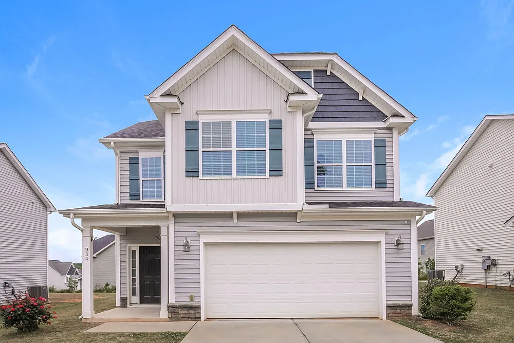 4 bed, 2.5 bath, 1838 sqft, $2,940 — Photo 1