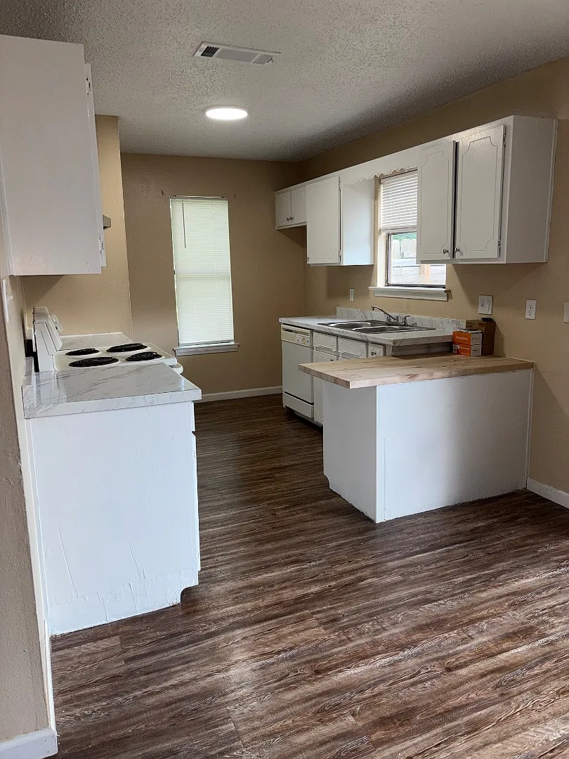 1908 Meadowgreen Dr - 1908 A — Photo 2