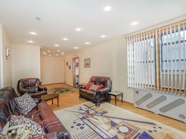 2685 East Seventh Street image 1 of 25