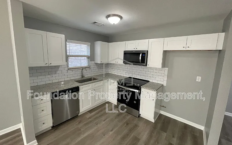 4 bed, 2.5 bath, 1838 sqft, $2,050 — Photo 3