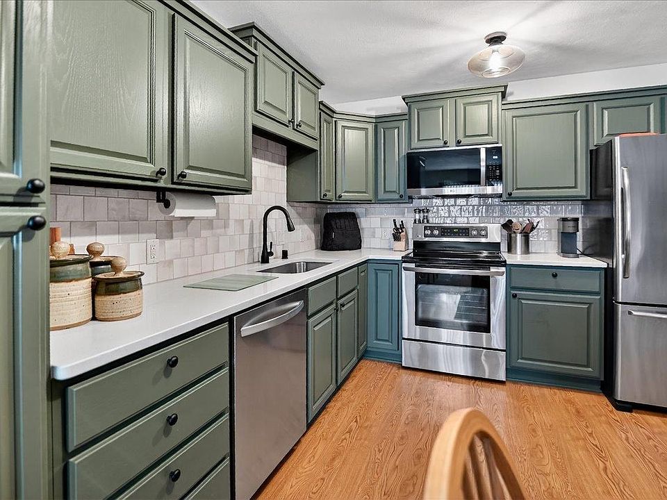 1st image of 2341 Effingham Way