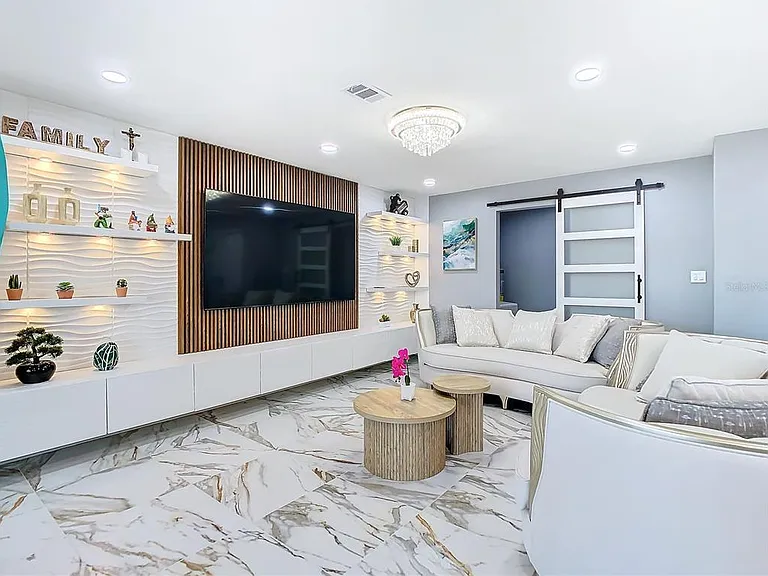 10704 Donbrese Ave — Photo 7