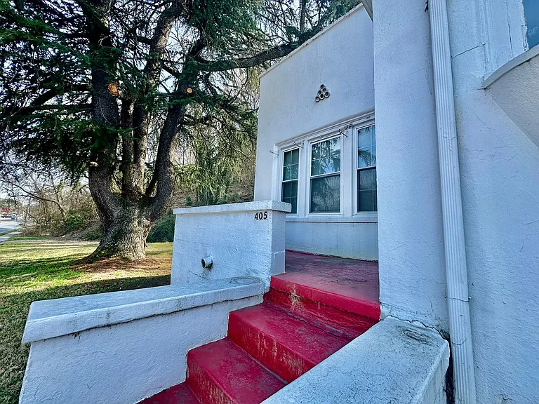 405 E Elm St — Photo 44