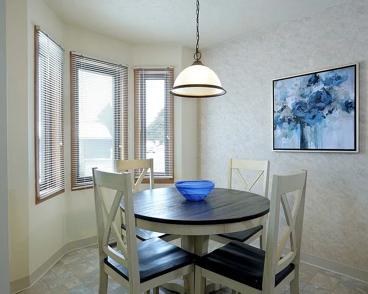 Oak Tree Apartments — Photo 4