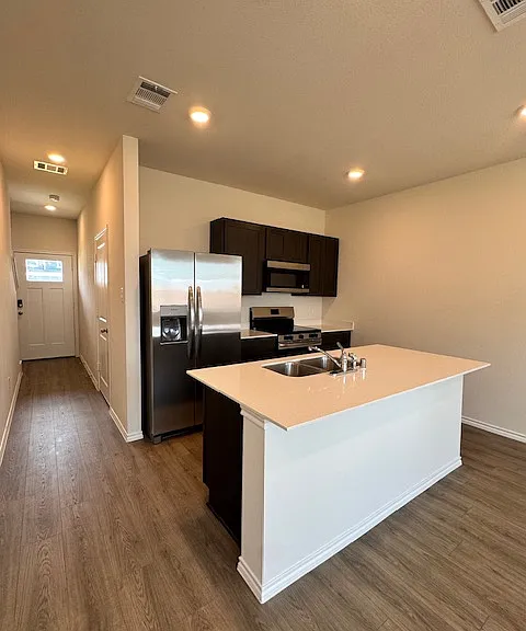 212 Arbor Dr — Photo 3
