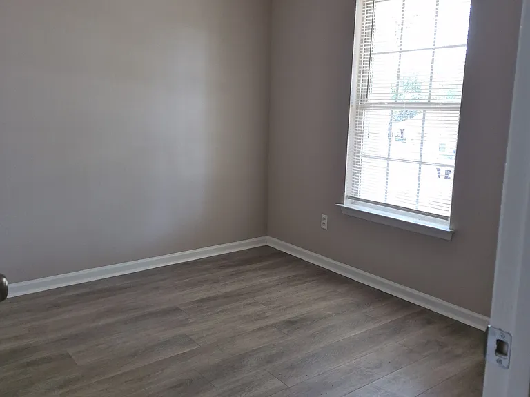 4604 Silverdene St — Photo 10