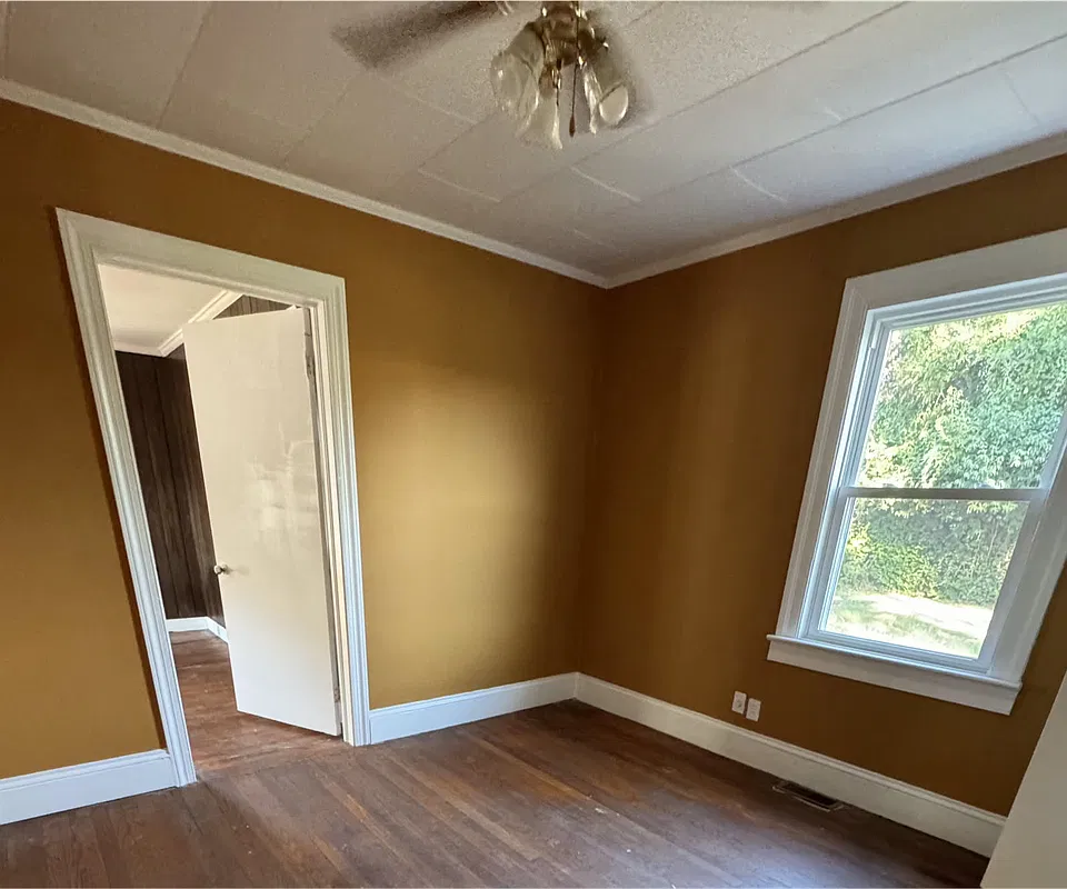 3 bed, 1.0 bath, 1096 sqft, $1,500 — Photo 4