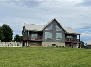 93 Pegasus Ln, Hendersonville, NC 28792