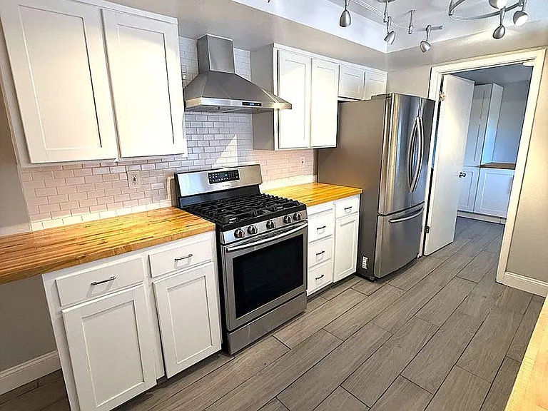 6028 Downey St NE — Photo 2
