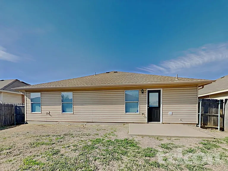 1412 Royal Meadows Trl — Photo 16