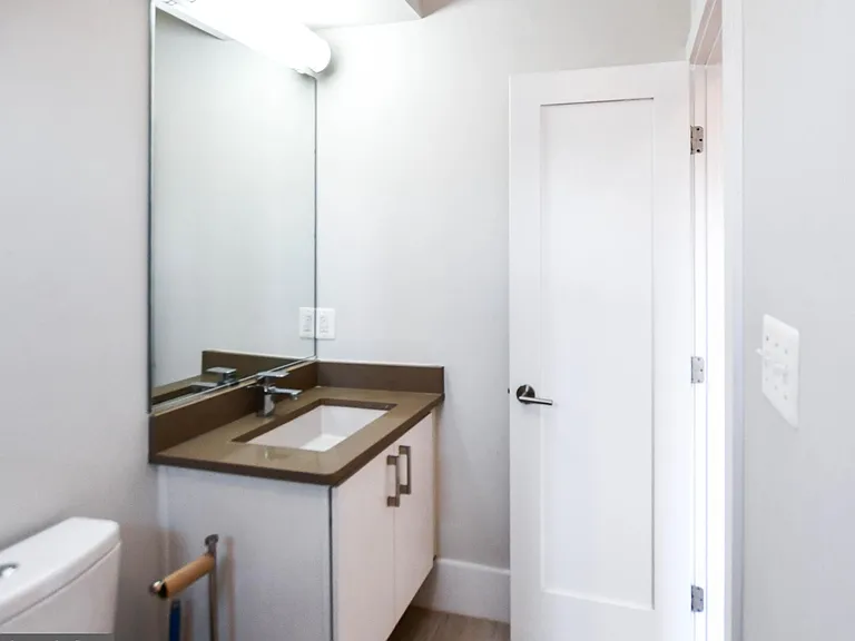 913 Quincy St NE #3 — Photo 34