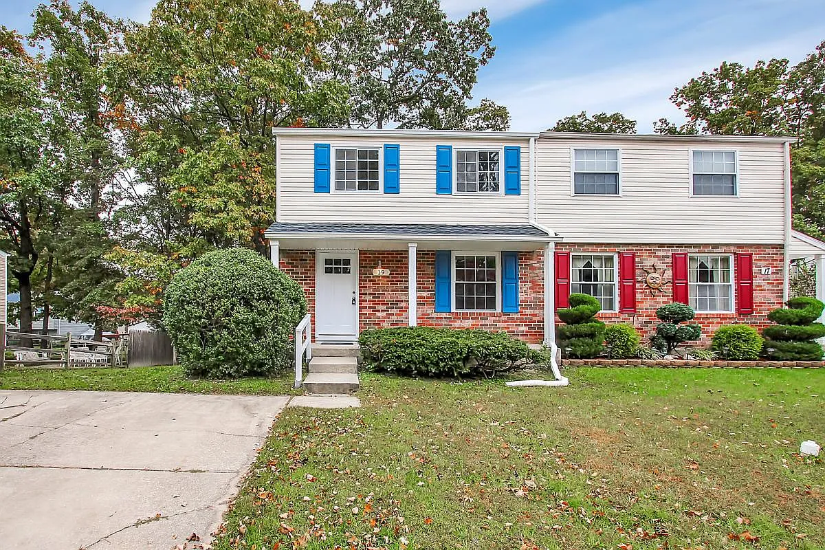 19 Heathrow Manor Ct photo 1