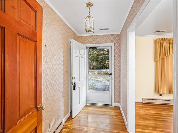 3rd image of 2700 Basswood Ct
