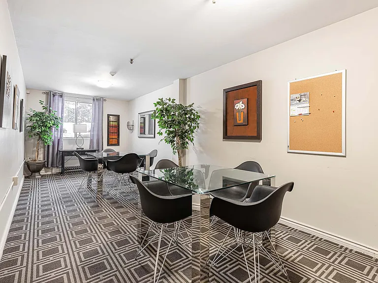 14 Oxford St — Photo 14