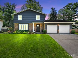1432 Andrew St SE, Kentwood, MI 49508