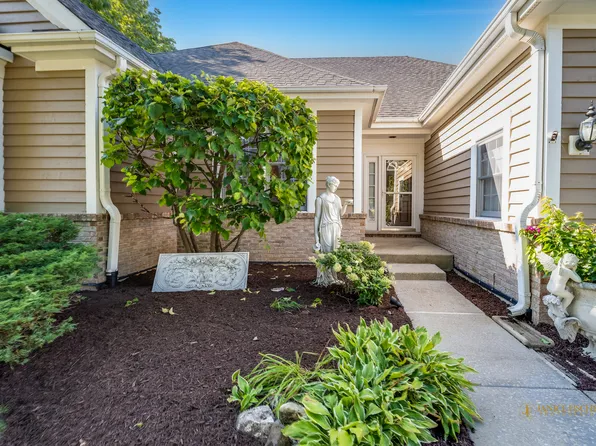 6 Sherwood Ct, Lake In The Hills, IL 60156