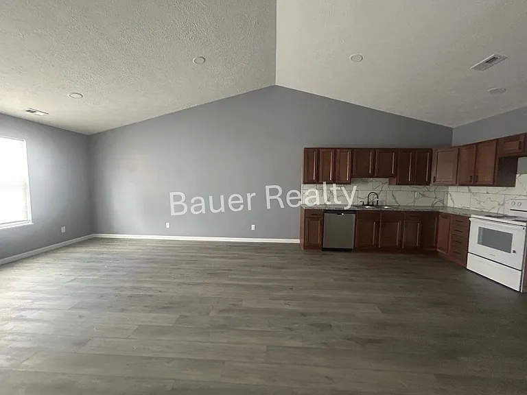 47 Grove Ave — Photo 8