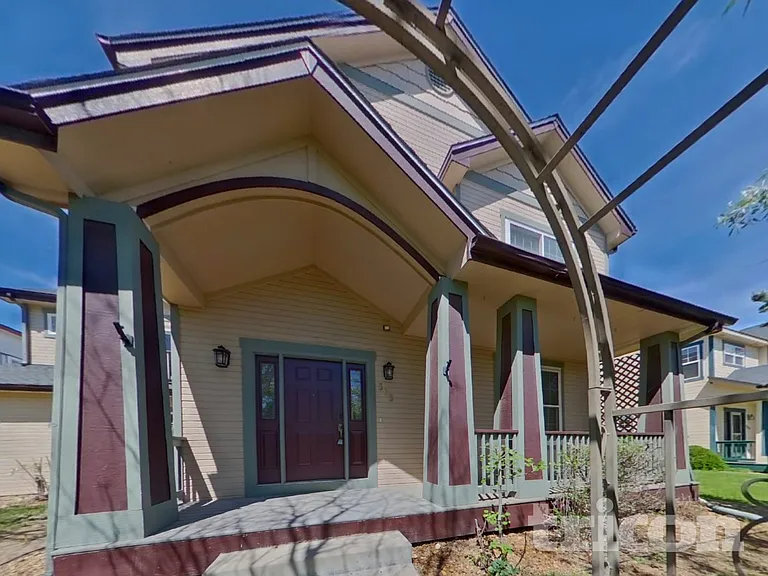 385 Longspur Dr — Photo 2
