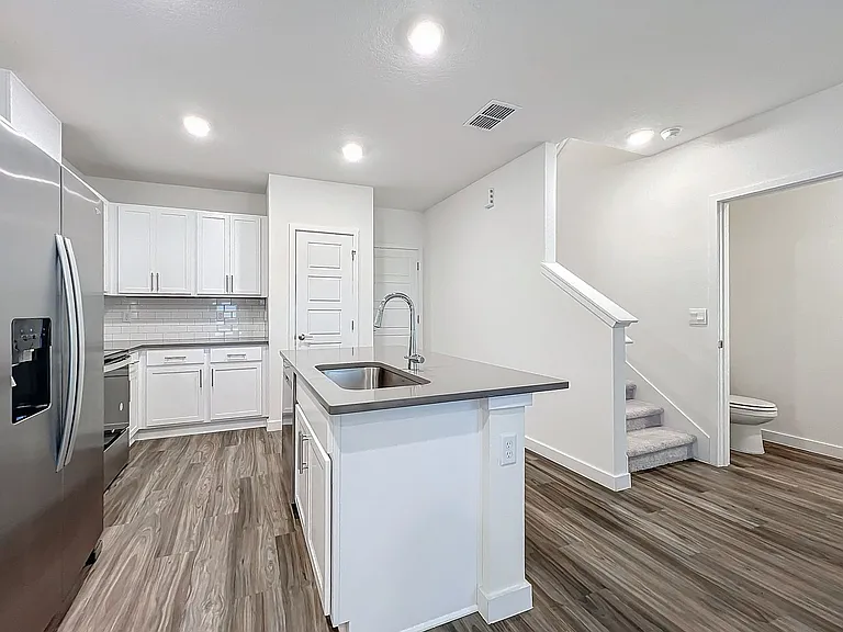 231 Dapper Ct — Photo 6