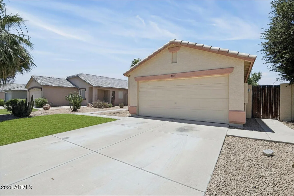 3 bed, 1352 sqft, $2,350 — Photo 2