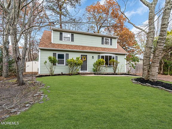 3rd image of 320 Cedar Drive