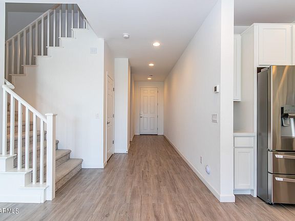 3rd image of 26326 N THORNHILL Drive