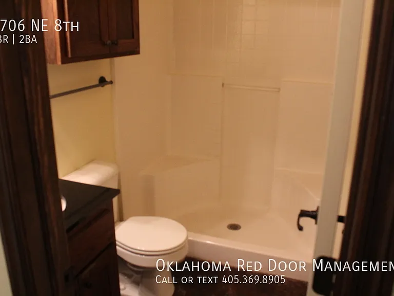 1706 NE 8th St — Photo 12