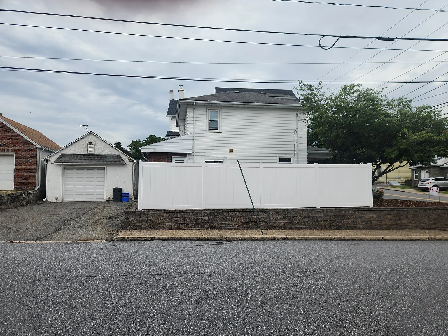 3 bed, 1.5 bath, 1247 sqft, $2,000 — Photo 2