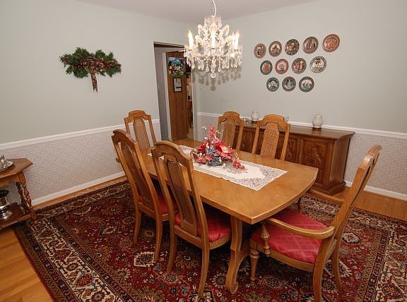 4th image of 9909 Barnsbury Ct