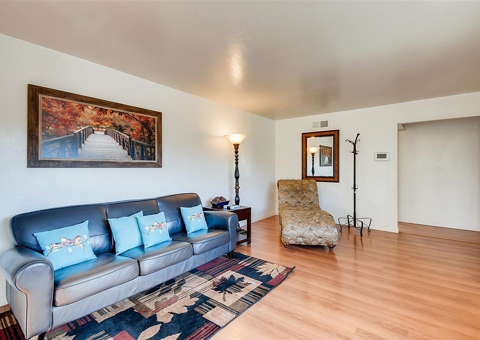 1st image of 2271 Finch Ln