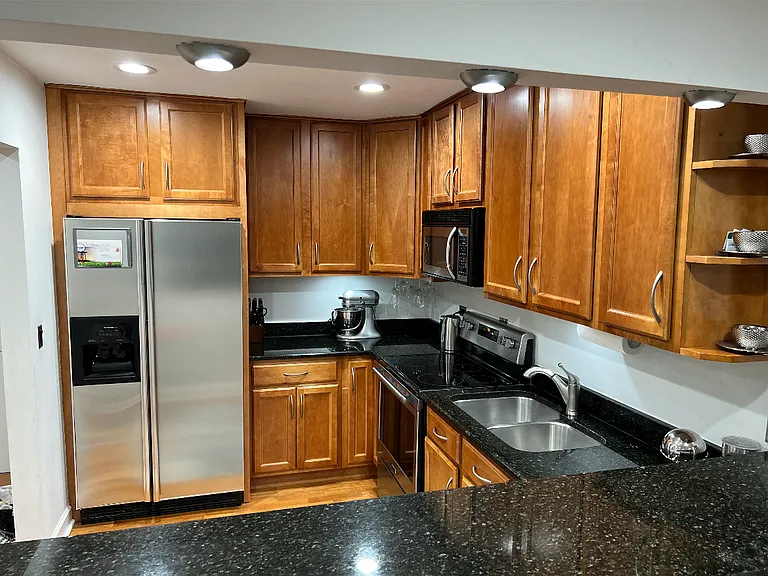 640 Perrie Dr #304 — Photo 5