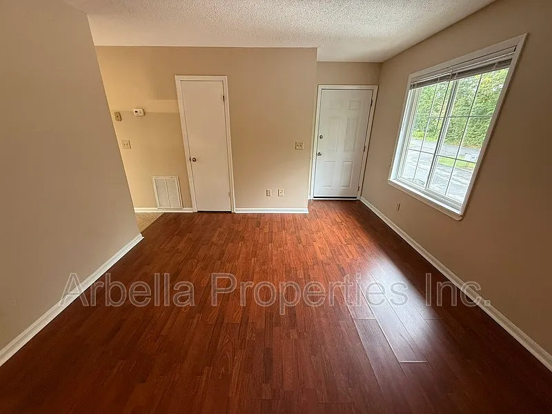 2 bed, 1.0 bath, 790 sqft, $1,150 — Photo 3
