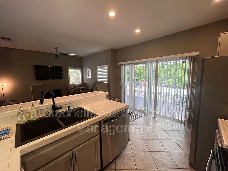 2162 Shannon Way — Photo 26