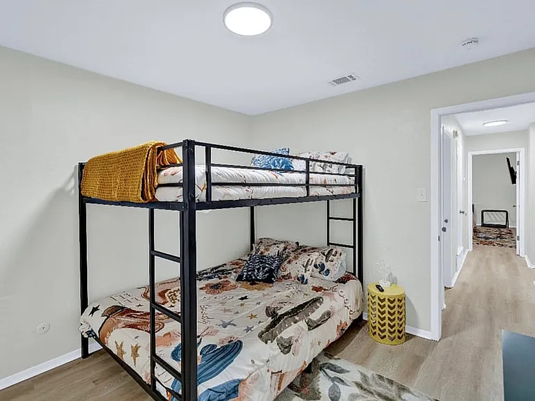 1009 W Sanford St #B — Photo 9