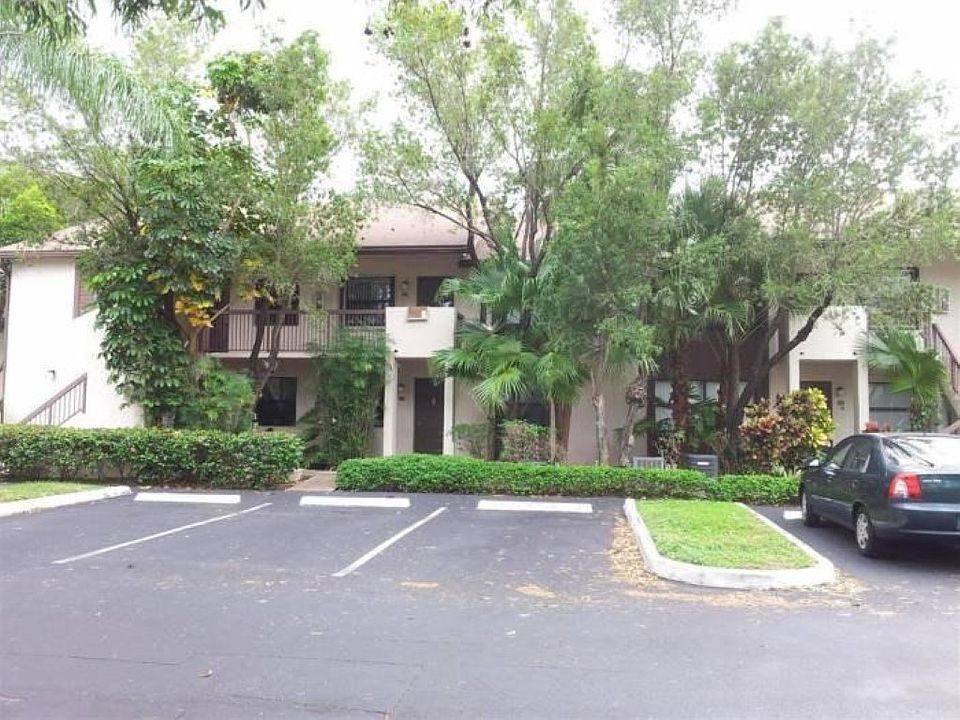 1st image of 9844 Nob Hill Ct