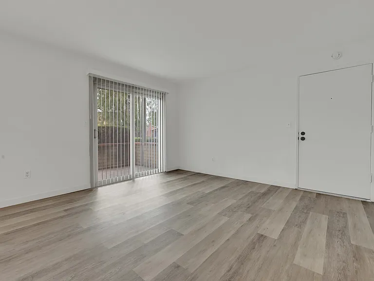 4515 4th St #5 — Photo 3