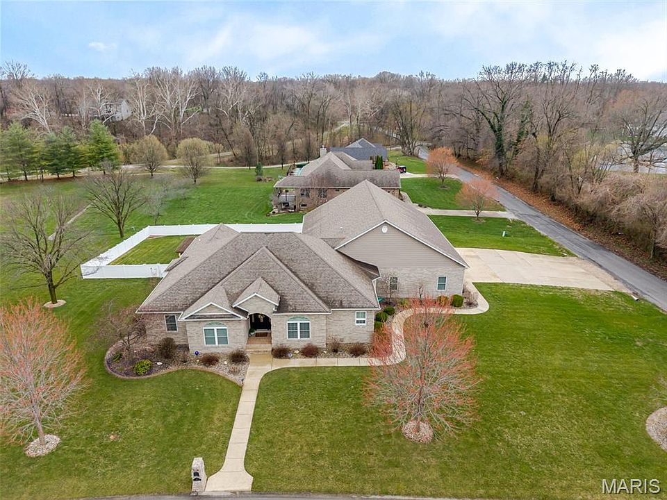 1st image of 2 Eastway Ct