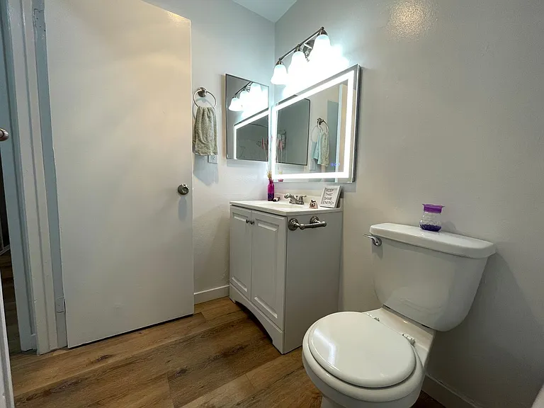 20353 Saticoy St — Photo 32
