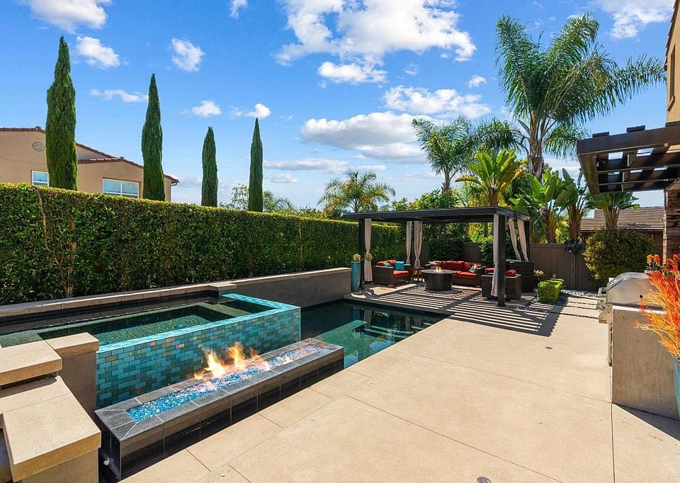 1st image of 809 Dolphin Cir
