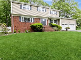 2 Chaucer Ct, Livingston, NJ 07039