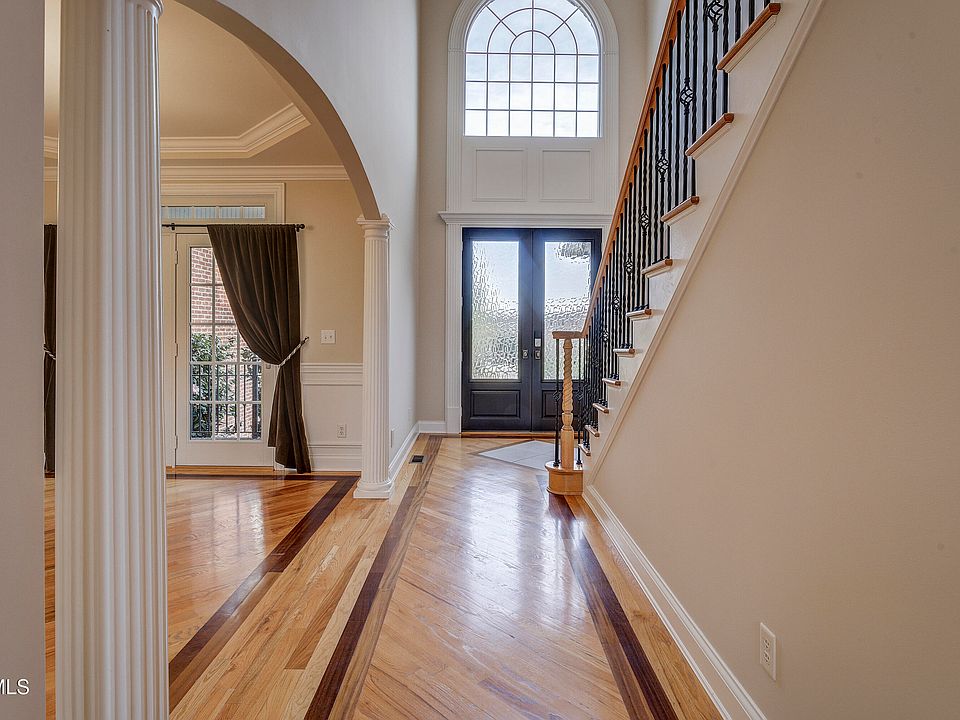 4th image of 405 Heather View Dr
