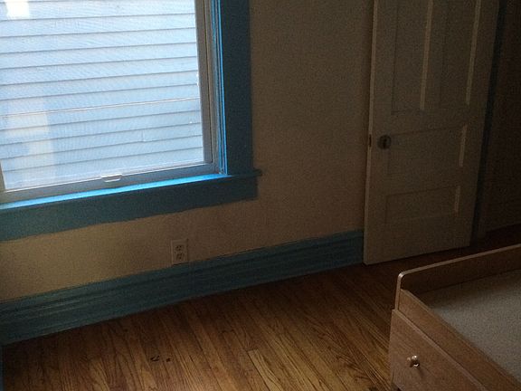 5th image of 215 Parkdale Ave